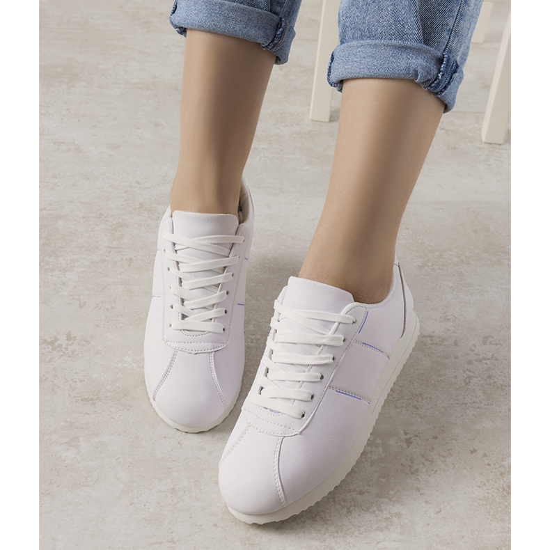 White sneakers from Bobbi 1