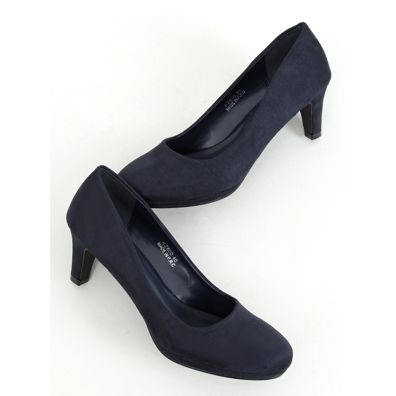 Pumps on the navy blue KZ600 Blue platform 1
