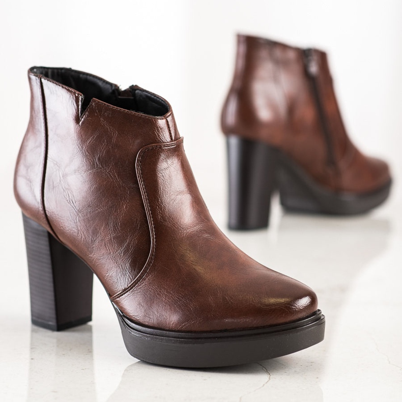 Sabatina Low Boots On The Platform brown 1