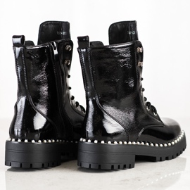 Bestelle Black Workers With Pearls 1