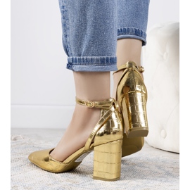 Gold pumps on the Davies pillar golden 1