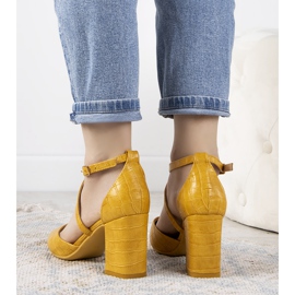 Yellow pumps on the Strutt post 1