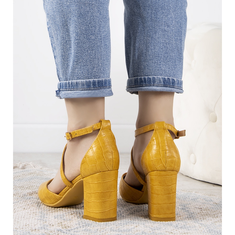 Yellow pumps on the Strutt post 1