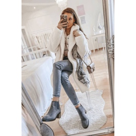 Gray boots on the Hanah post grey 1