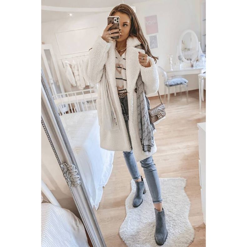 Gray boots on the Hanah post grey 2