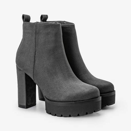 Gray boots on the Lulis post grey 1