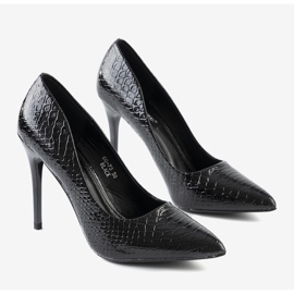 Craigie's black high heels 1