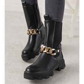 Black boots with a gold chain from Luce 1