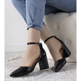 Black pumps on the Davies post 1