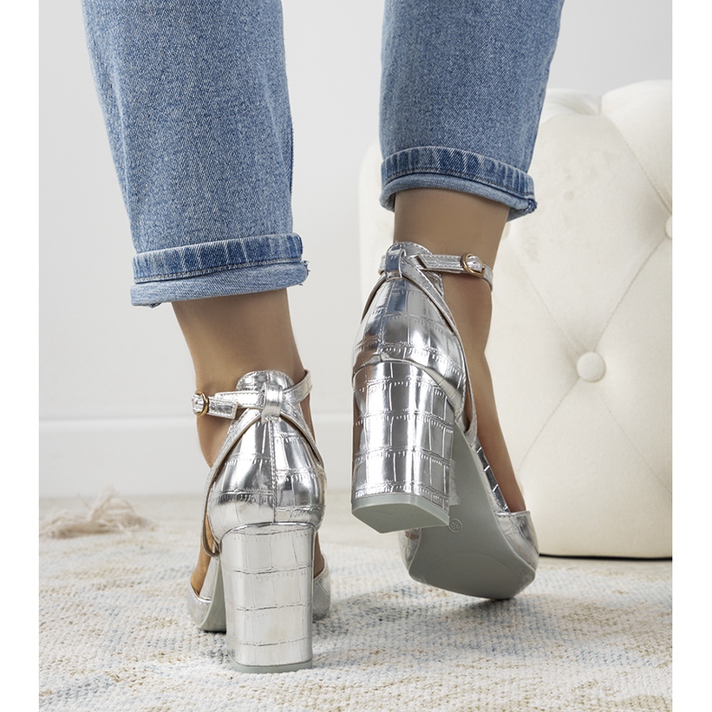 Silver pumps on the Davies post 1