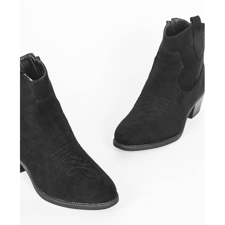 Black boots with flat heels from Rosi 1