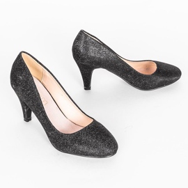 Black pumps on a Daisy stiletto heel 1