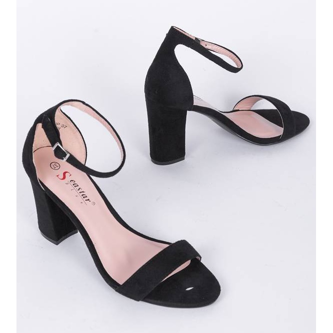 Black sandals on the Bethany post 1