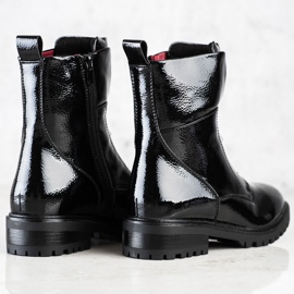 Erynn Varnished Workers On The Slider black 1