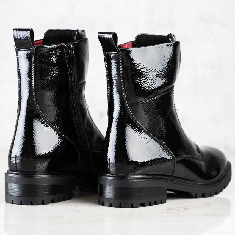 Erynn Varnished Workers On The Slider black 1