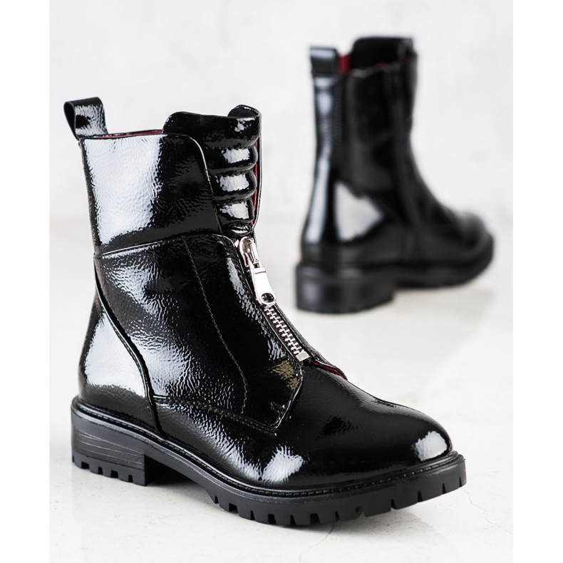 Erynn Varnished Workers On The Slider black 2