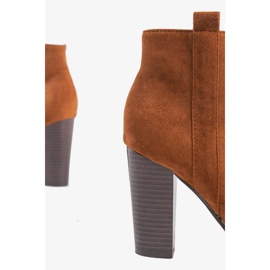 Brown ankle boots on the Pinata post 2