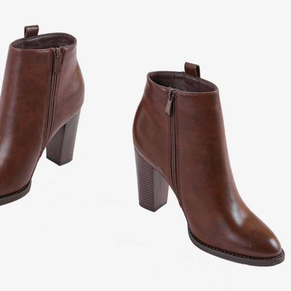 Brown ankle boots on the Pinacola post 2