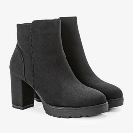 Black ankle boots on the Melise post 1