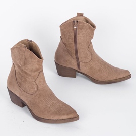 Beige cowboy boots from Bowie 1