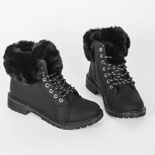 Black, insulated boots from Sia 1