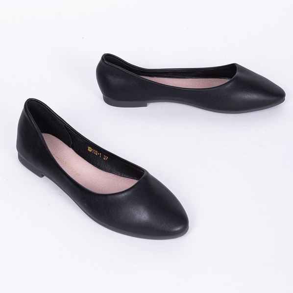 Black ballerinas with almond nose Baleria 1