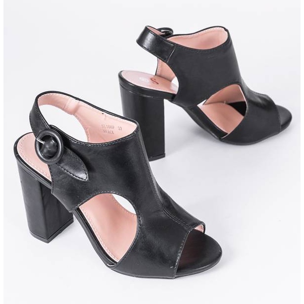 Black sandals on the Caitlin post 1