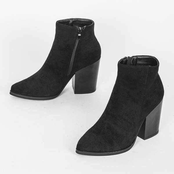 Black ankle boots on the Mia post 1
