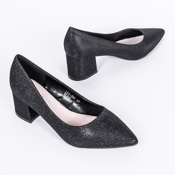 Black glowing pumps on Laita's post 1