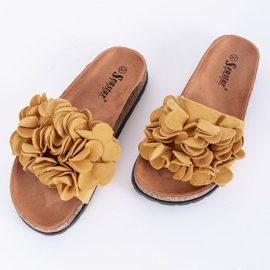 Mustard slippers with Esperanza flowers yellow 1 Mustard slippers with Esperanza flowers yellow 1
