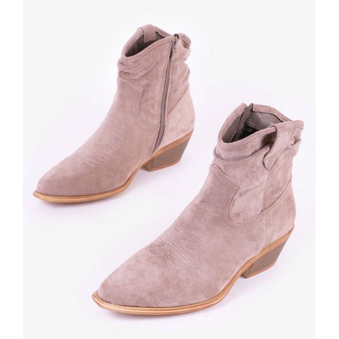 Gray-brown cowboy boots on the Bowi Bowi post grey 1