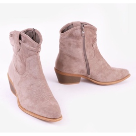 Gray-brown cowboy boots on the Bowi Bowi post grey 2 Gray-brown cowboy boots on the Bowi Bowi post grey 2