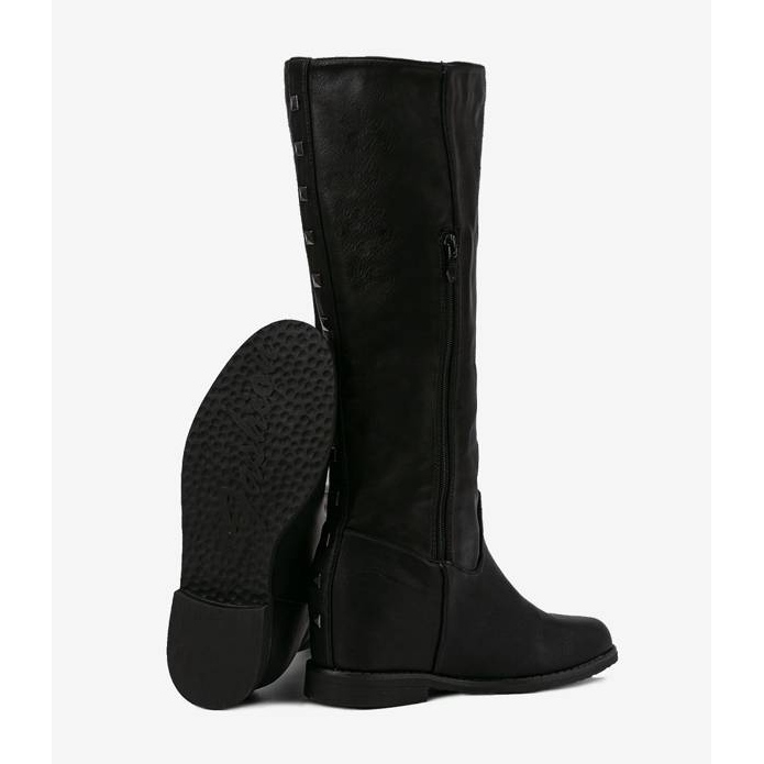 Black boots on a covered Heis wedge 2