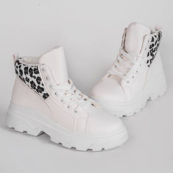 Animal leopard print boots in white 1