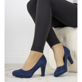 Navy blue pumps on a Sara eco-leather pillar 1