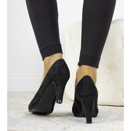 Black pumps on a Sara eco-leather post 1