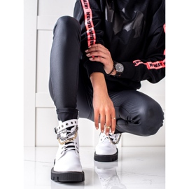 Seastar Workers With Fashion Chains white 1