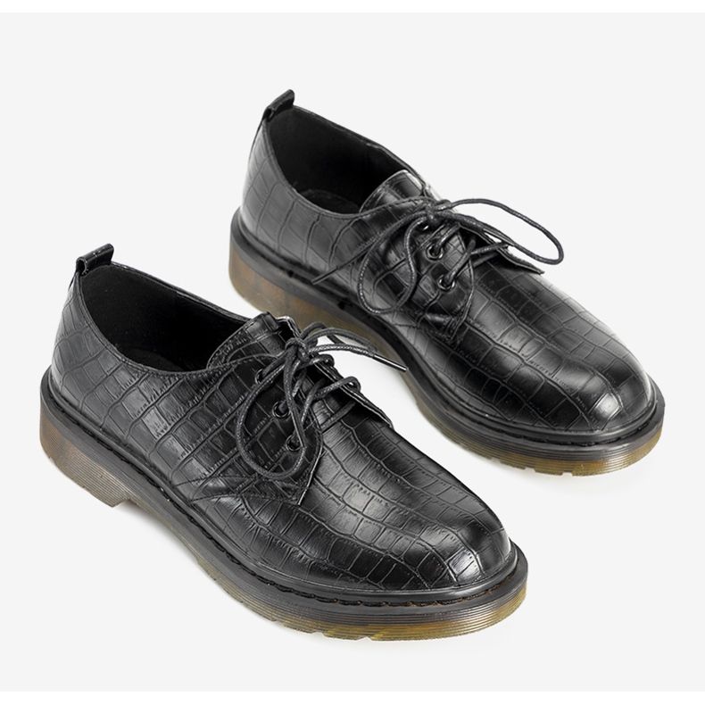 Black oxfords in the leather theme of the crocodile 1