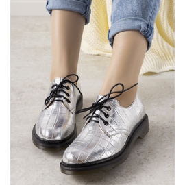 Silver oxfords in the Flaure crocodile skin pattern 1