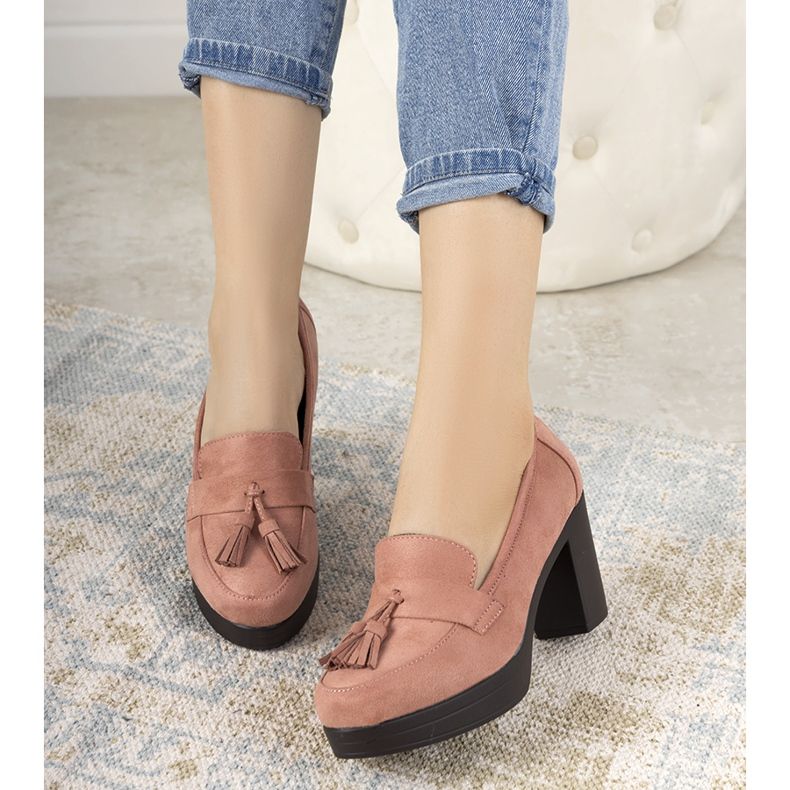 Pink moccasins on the Himmel post 1