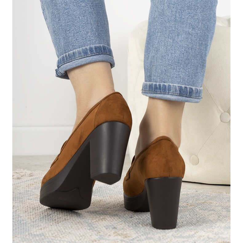 Brown moccasins on the Himmel post 1