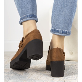 Beige shoes on the post Leonie khaki 1