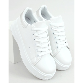 White women's sneakers T0YD8240-5 WHITE / SILVER 2