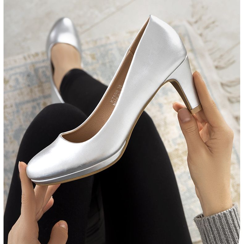 Silver pumps on a Fink eco-leather heel 1