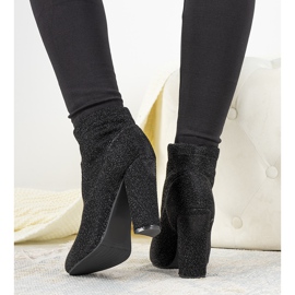 Black shiny ankle boots on the Birgit post 1