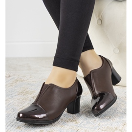 Brown brogues on the post of Villareal 1