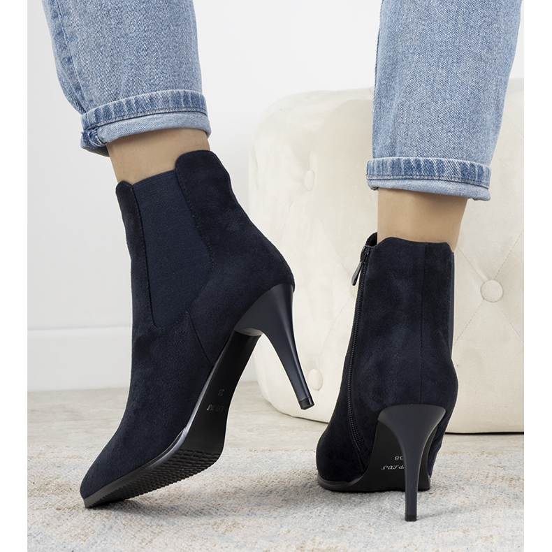 Navy blue boots on a Varela heel 1