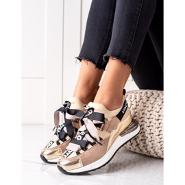 Sneakers tied with VINCEZA ribbon brown 2