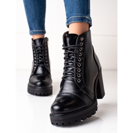 Sweet Shoes Comfortable boots on a post black 1