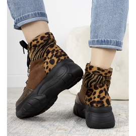 Brown winter sneakers with the Cesaria animal theme 1